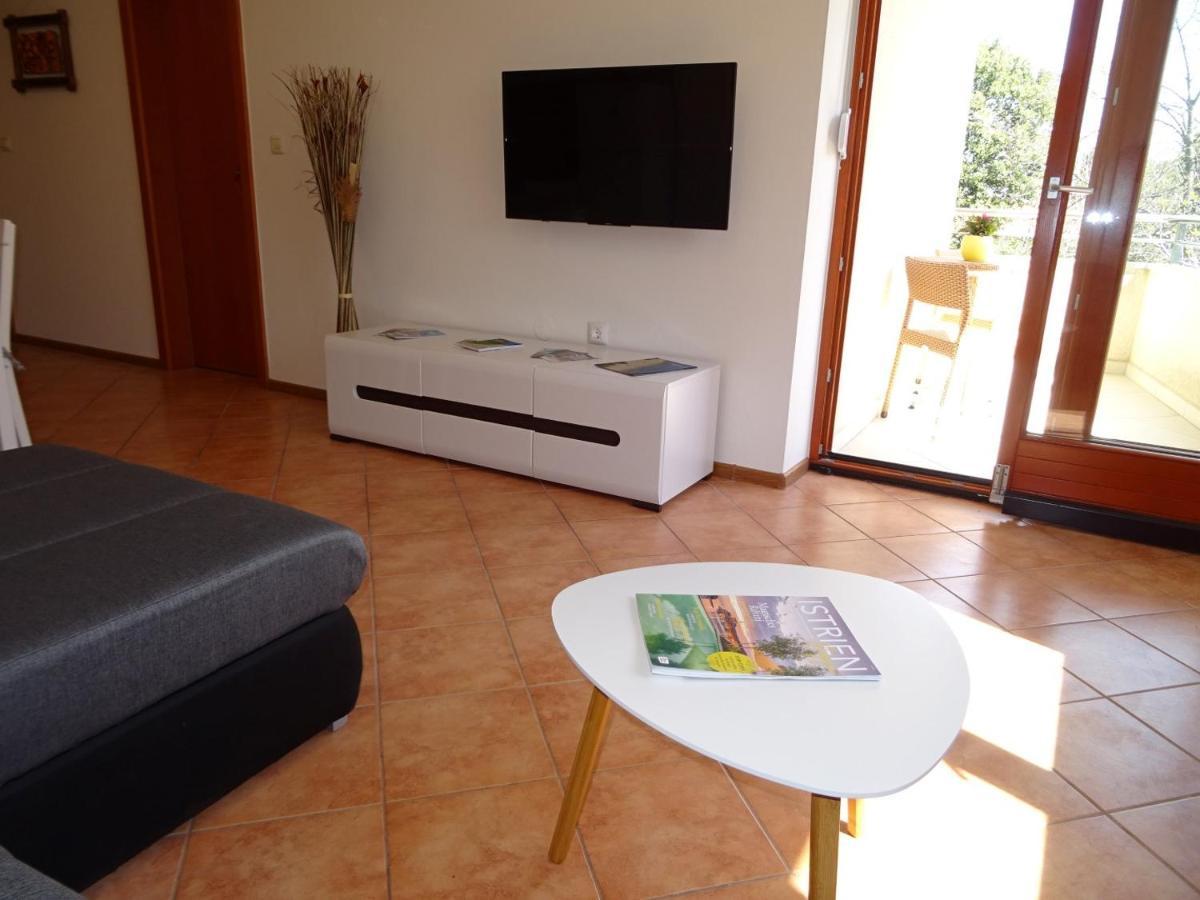 Apartment Erika Premantura Esterno foto