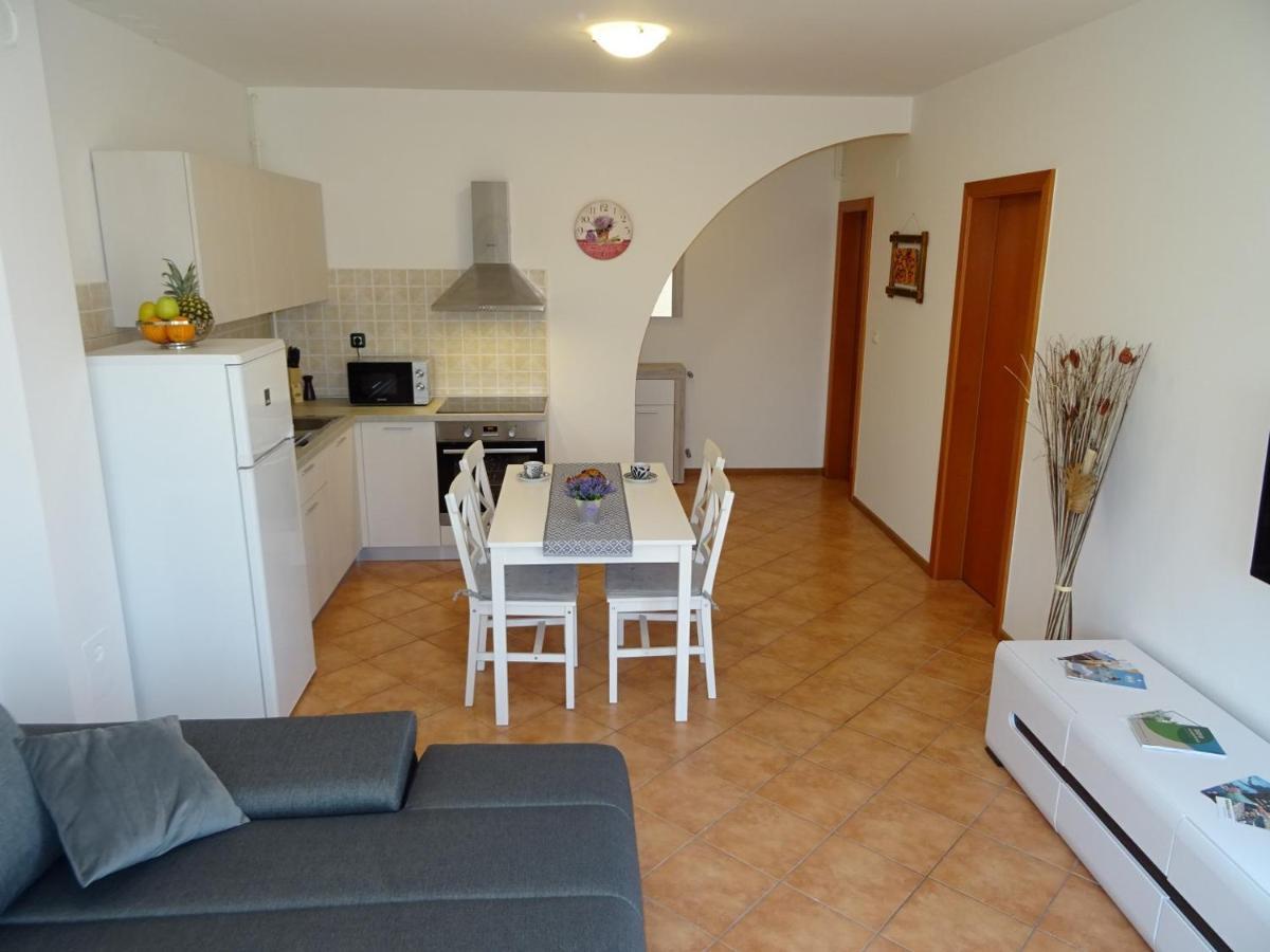 Apartment Erika Premantura Esterno foto