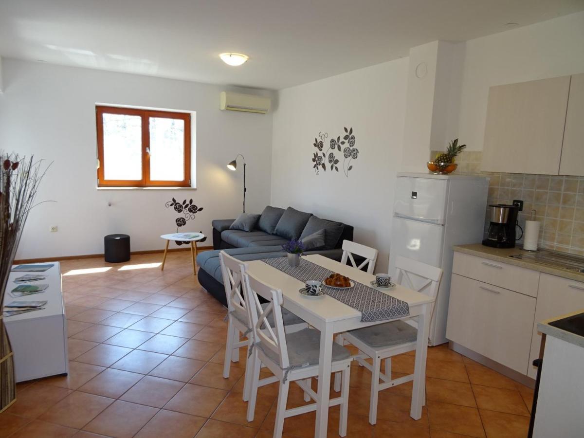 Apartment Erika Premantura Esterno foto