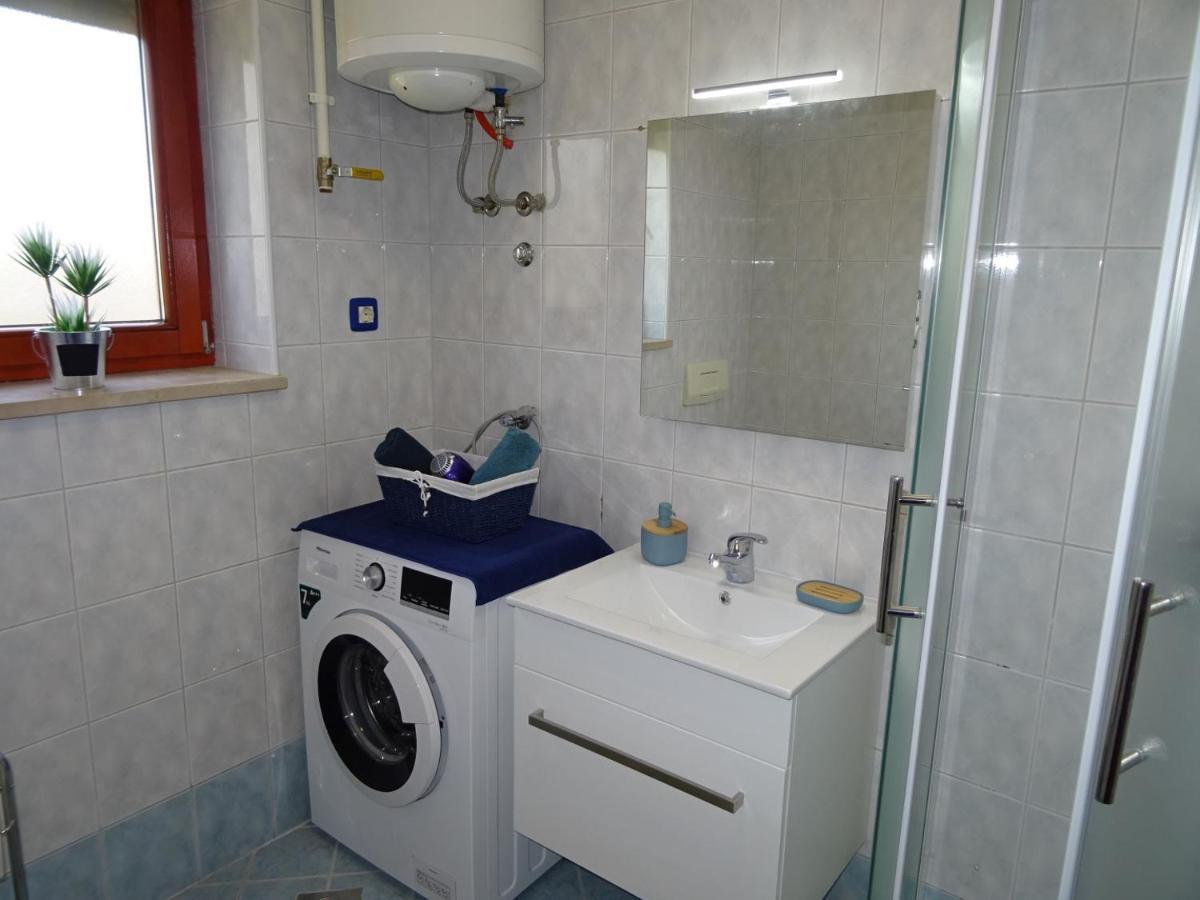 Apartment Erika Premantura Esterno foto